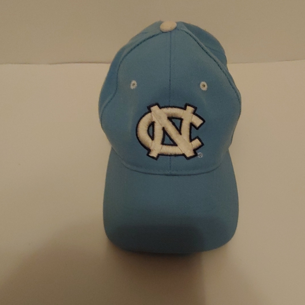 UNC Mens Tarheels Hat. Collegiate licensed.